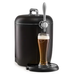 een zwarte bierdispenser met een glas bier